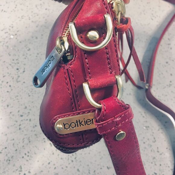 BOTKIER Red Leather Fringed Multiple Gold Zipper Moto Medium Size Crossbody Bag - Picture 8 of 9